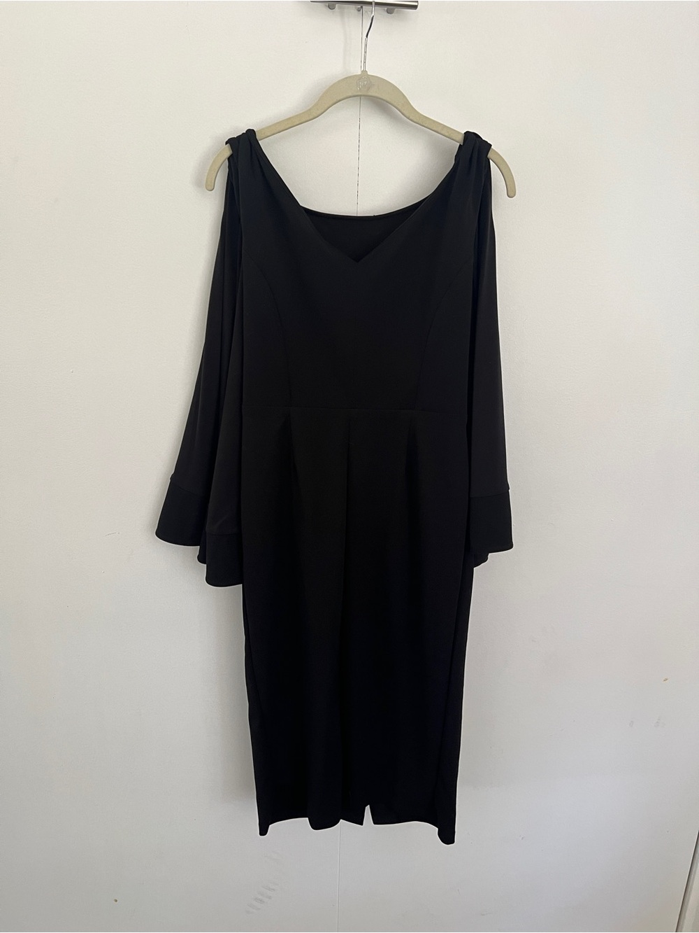 La Femme en Noir Caped Fitted Black Midi Dress